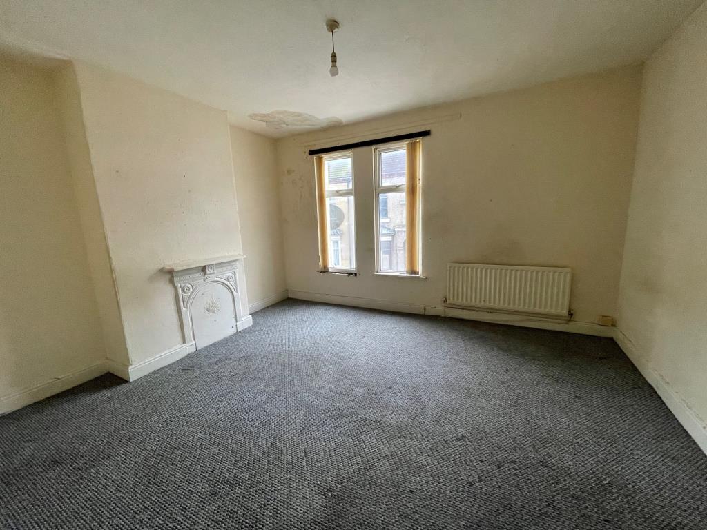Lot: 86 - TWO-BEDROOM TERRACE HOUSE FOR IMPROVEMENT - bedroom 1 with two windows to the front and fireplace